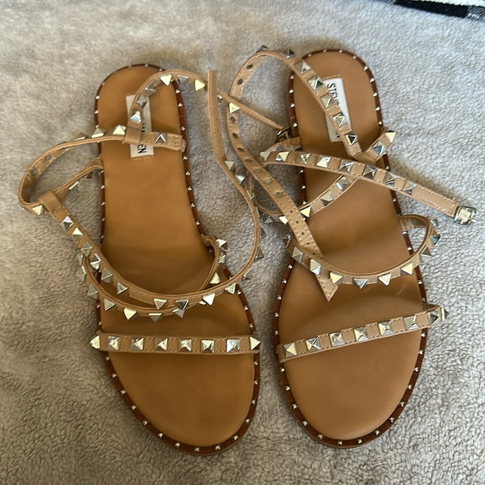 Steve Madden Travel Tan Flats. Size 11